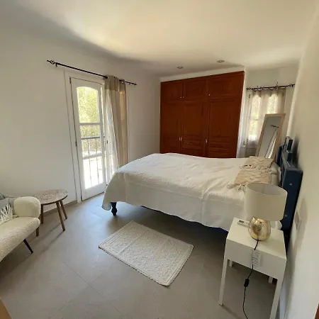 Wunderschoene Mit Wlan Und Heizung Villa